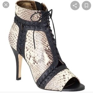 NEW! Cynthia Vincent "Magan" Booties 6